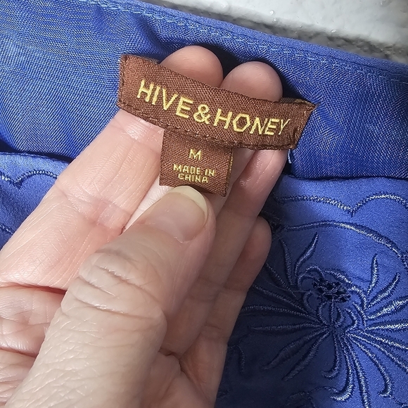 Hive & Honey Blue Mini Dress Adjustable Strap Embroidered Floral Size M Medium - Picture 3 of 12